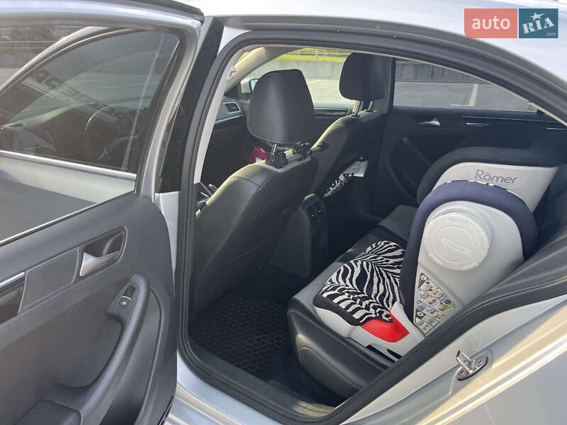 Седан Volkswagen Jetta 2016 в Києві