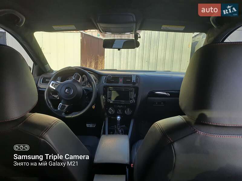 Седан Volkswagen Jetta 2013 в Дніпрі