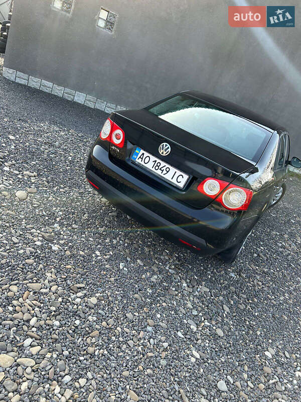 Седан Volkswagen Jetta 2006 в Ужгороді