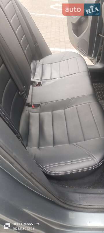 Седан Volkswagen Jetta 2011 в Дніпрі