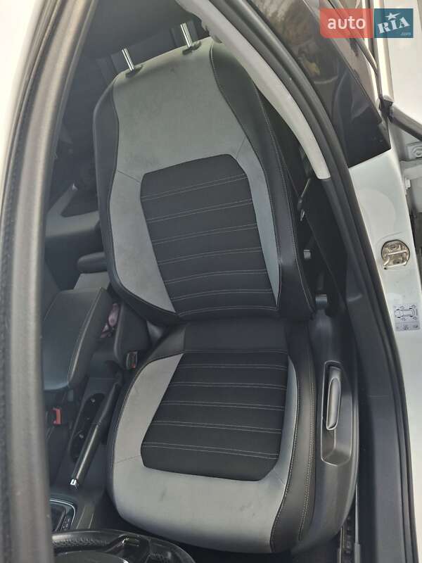 Седан Volkswagen Jetta 2016 в Житомирі