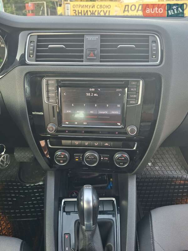 Седан Volkswagen Jetta 2016 в Житомирі