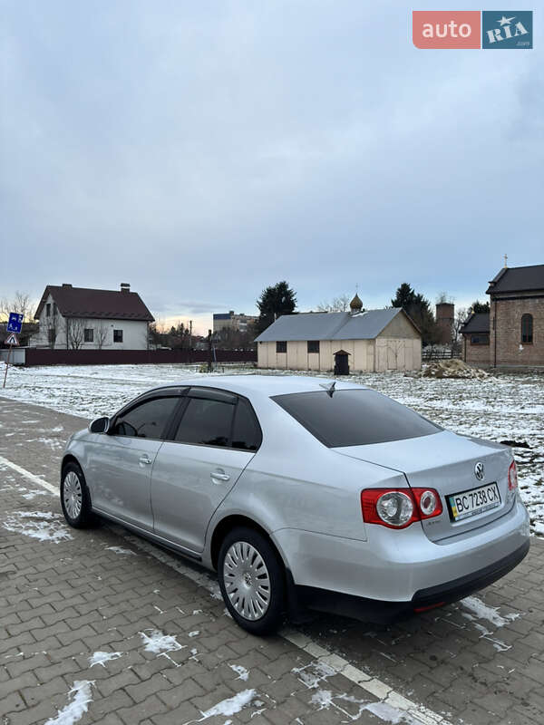 Седан Volkswagen Jetta 2006 в Львові