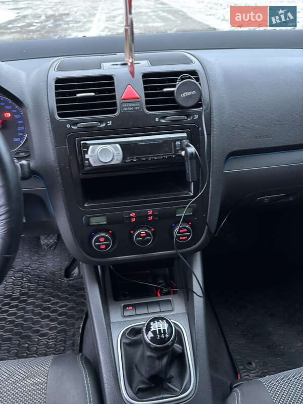 Седан Volkswagen Jetta 2006 в Львові