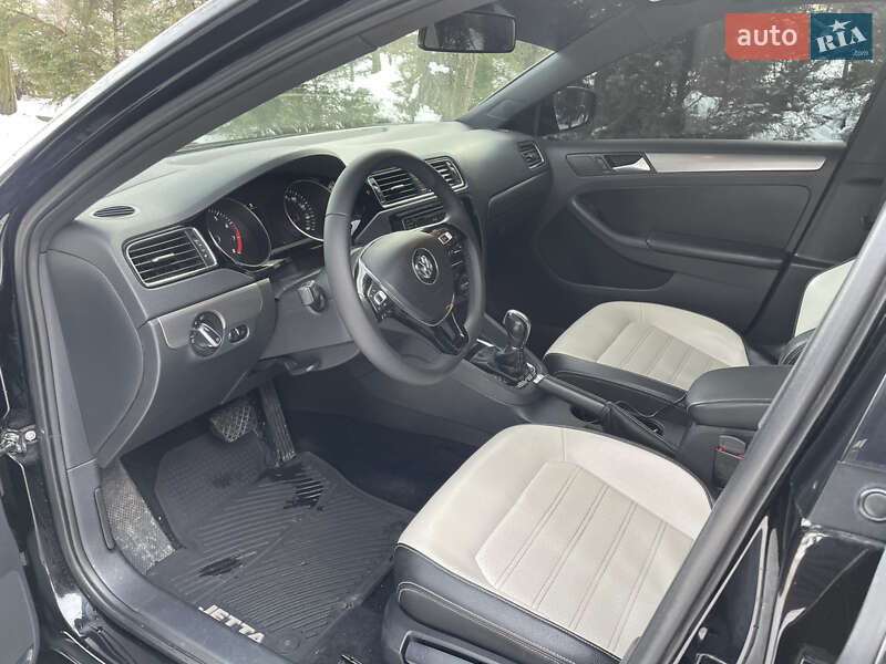Седан Volkswagen Jetta 2017 в Запоріжжі
