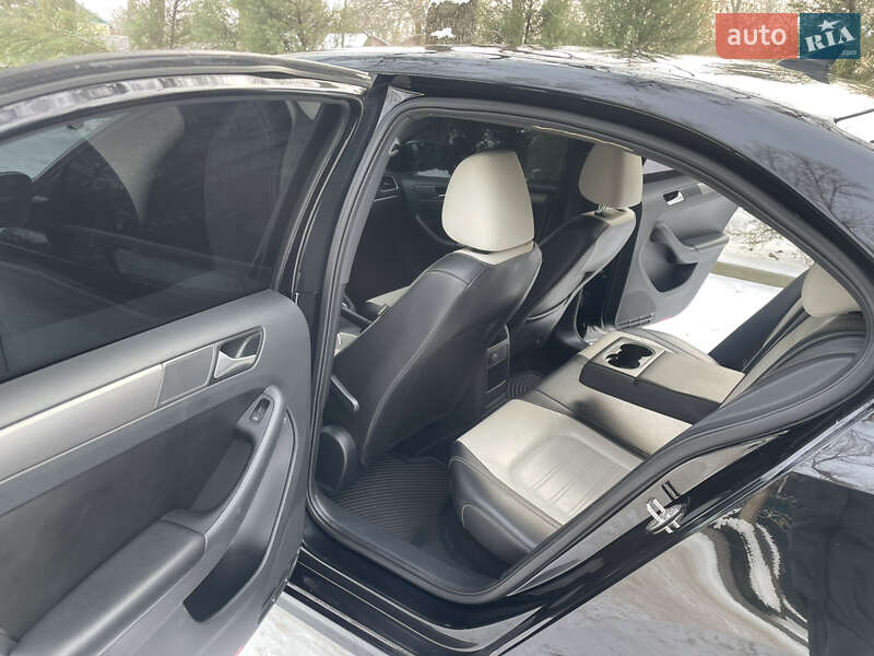 Седан Volkswagen Jetta 2017 в Запоріжжі