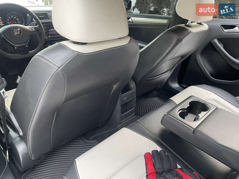 Седан Volkswagen Jetta 2017 в Запоріжжі