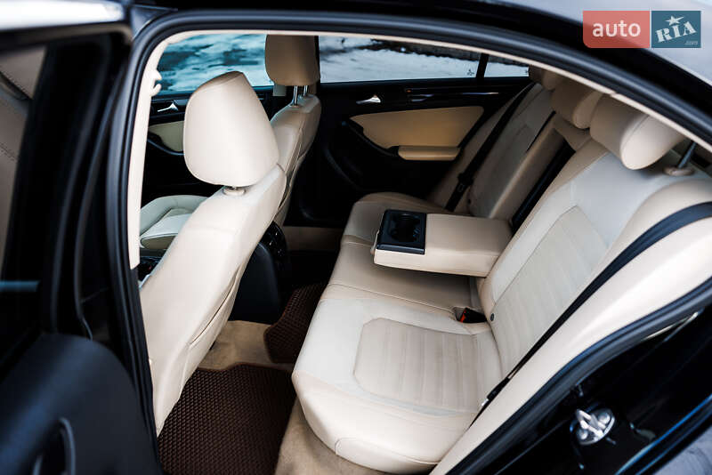 Седан Volkswagen Jetta 2016 в Ивано-Франковске
