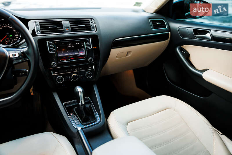 Седан Volkswagen Jetta 2016 в Ивано-Франковске