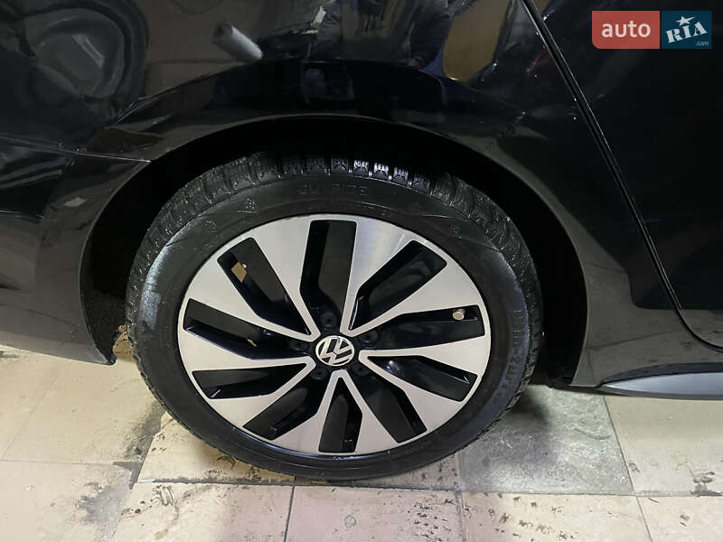Седан Volkswagen Jetta 2013 в Вишневом