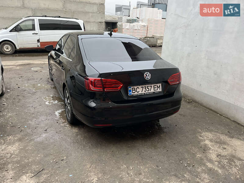 Седан Volkswagen Jetta 2013 в Вишневом