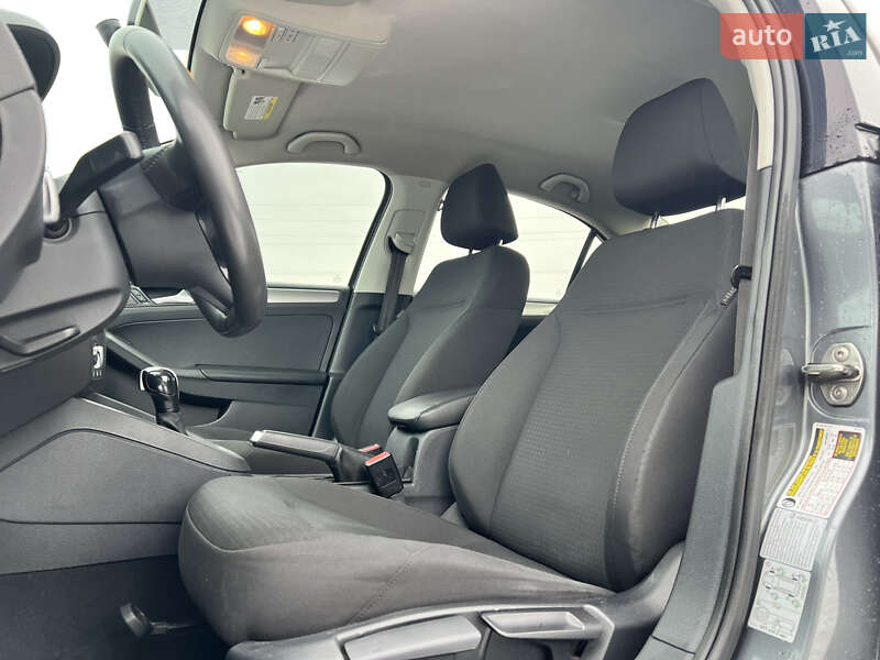 Седан Volkswagen Jetta 2015 в Києві фото 30 Седан Volkswagen Jetta 2015 в Києві