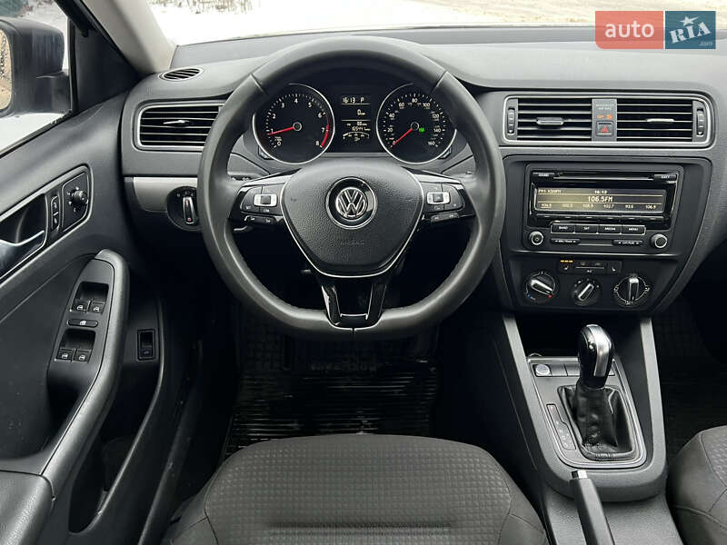 Седан Volkswagen Jetta 2015 в Києві фото 35 Седан Volkswagen Jetta 2015 в Києві