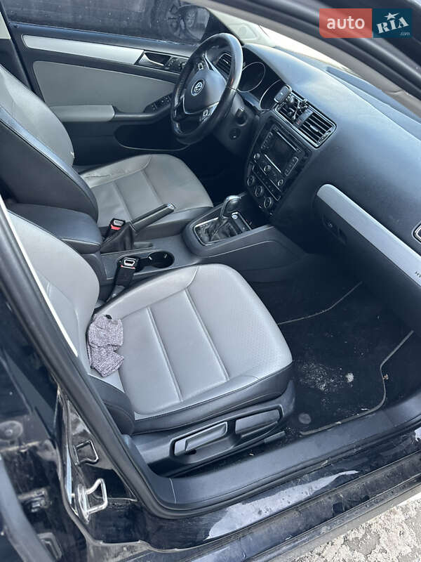 Седан Volkswagen Jetta 2015 в Петропавловской Борщаговке