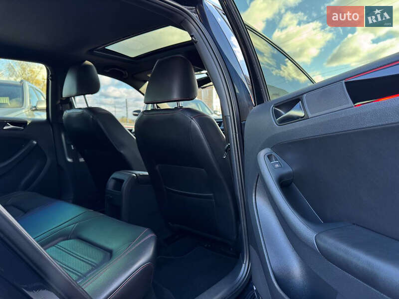 Седан Volkswagen Jetta 2015 в Ивано-Франковске