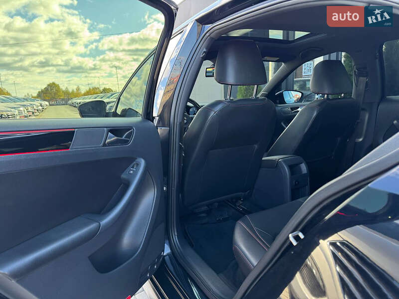 Седан Volkswagen Jetta 2015 в Ивано-Франковске