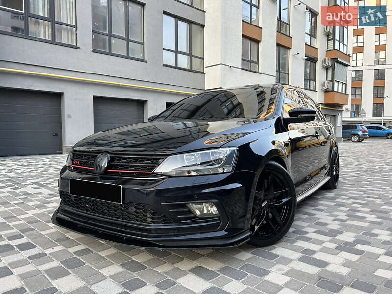 Седан Volkswagen Jetta 2015 в Ивано-Франковске