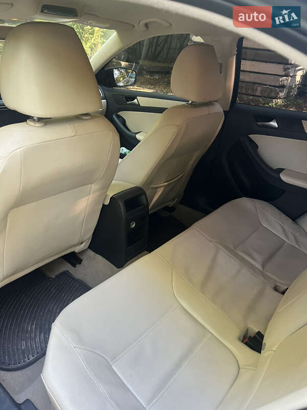 Седан Volkswagen Jetta 2012 в Києві фото 9 Седан Volkswagen Jetta 2012 в Києві