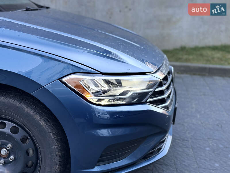 Седан Volkswagen Jetta 2019 в Львове