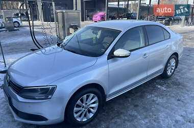 Седан Volkswagen Jetta 2014 в Львові