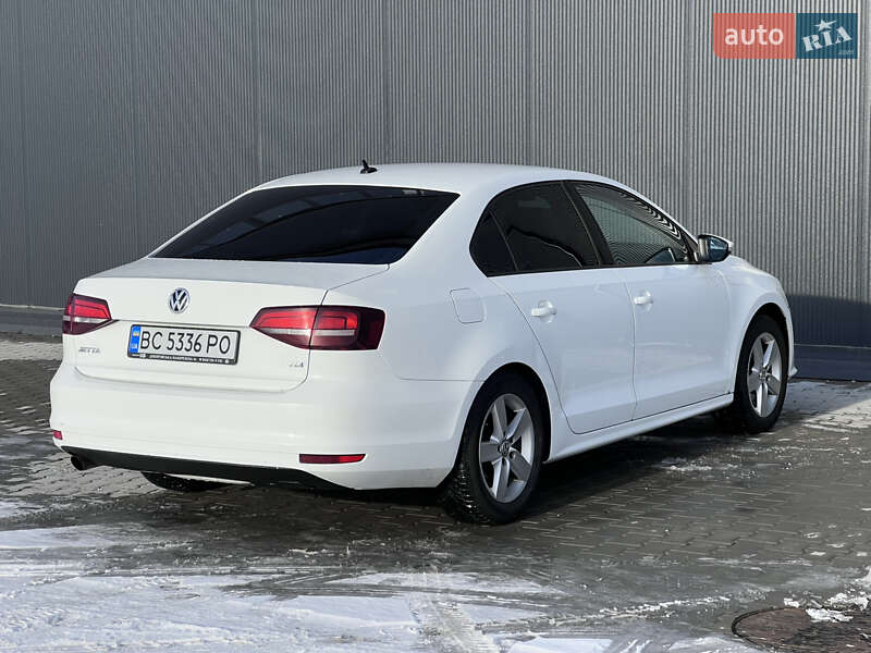 Седан Volkswagen Jetta 2016 в Львові