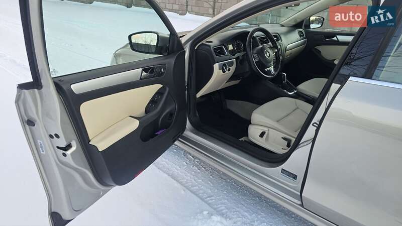 Седан Volkswagen Jetta 2013 в Каменском фото 24 Седан Volkswagen Jetta 2013 в Каменском