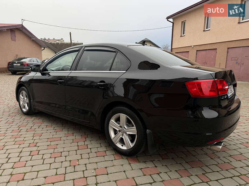Седан Volkswagen Jetta 2011 в Ивано-Франковске