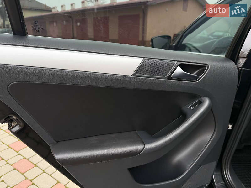 Седан Volkswagen Jetta 2011 в Ивано-Франковске