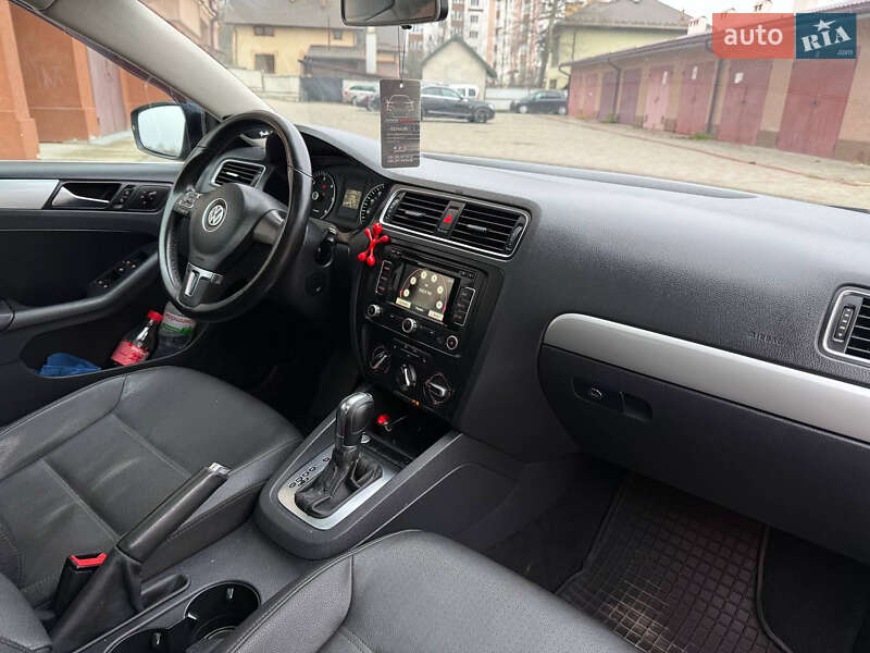 Седан Volkswagen Jetta 2011 в Ивано-Франковске