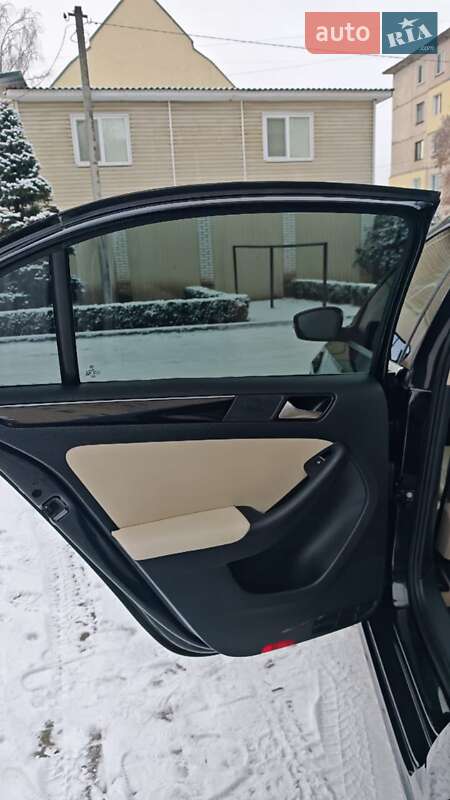 Седан Volkswagen Jetta 2015 в Могилев-Подольске фото 24 Седан Volkswagen Jetta 2015 в Могилев-Подольске