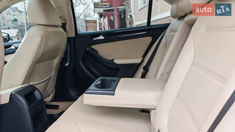 Седан Volkswagen Jetta 2015 в Могилев-Подольске фото 38 Седан Volkswagen Jetta 2015 в Могилев-Подольске