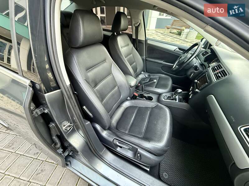 Седан Volkswagen Jetta 2013 в Одессе