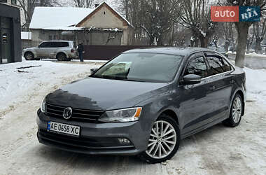Седан Volkswagen Jetta 2015 в Ужгороді