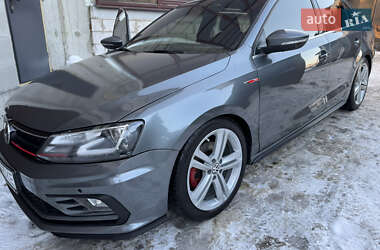 Седан Volkswagen Jetta 2015 в Киеве
