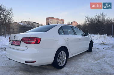 Седан Volkswagen Jetta 2015 в Львові
