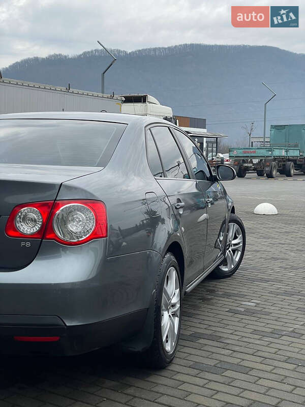 Седан Volkswagen Jetta 2006 в Тячеве