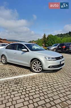 Седан Volkswagen Jetta 2013 в Львове