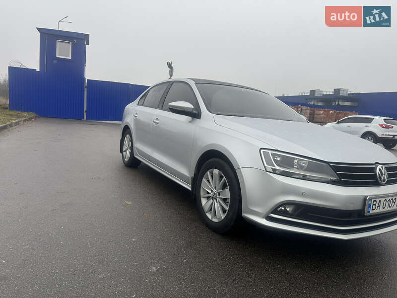 Седан Volkswagen Jetta 2016 в Кропивницком