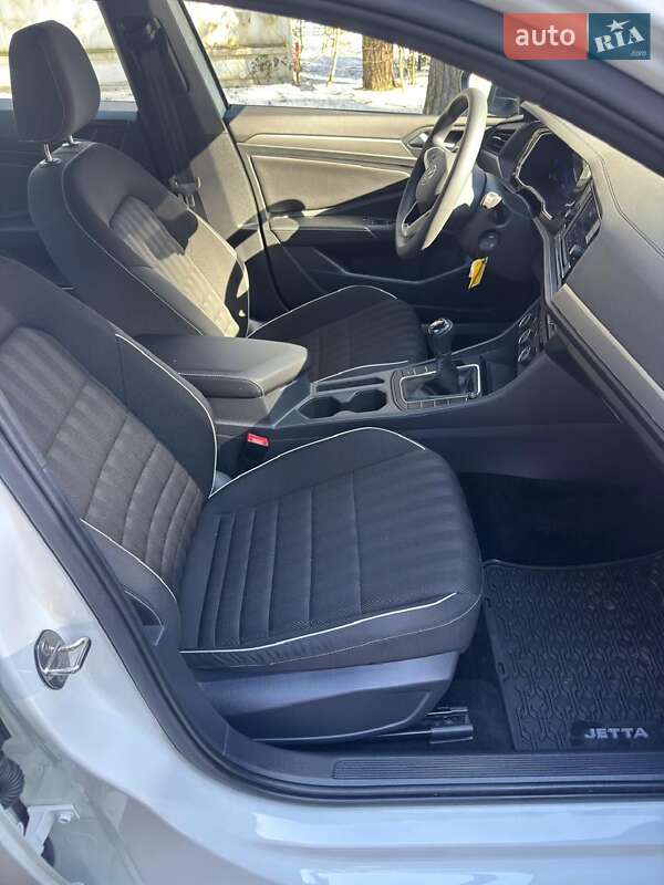 Седан Volkswagen Jetta 2023 в Львове