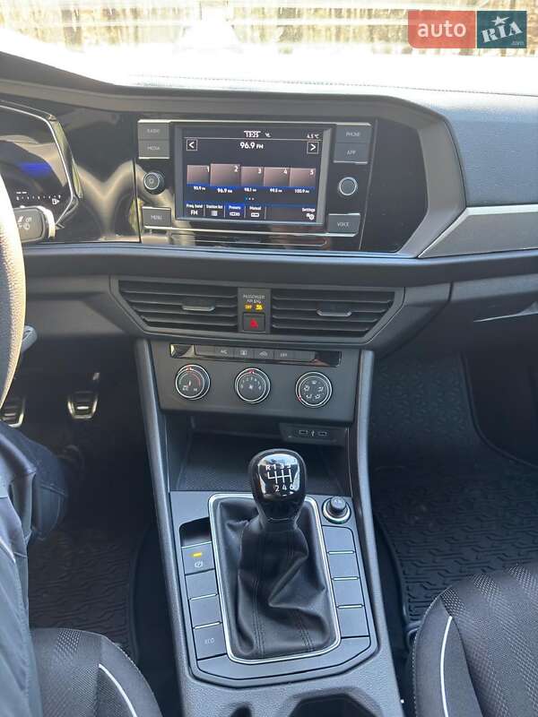 Седан Volkswagen Jetta 2023 в Львове