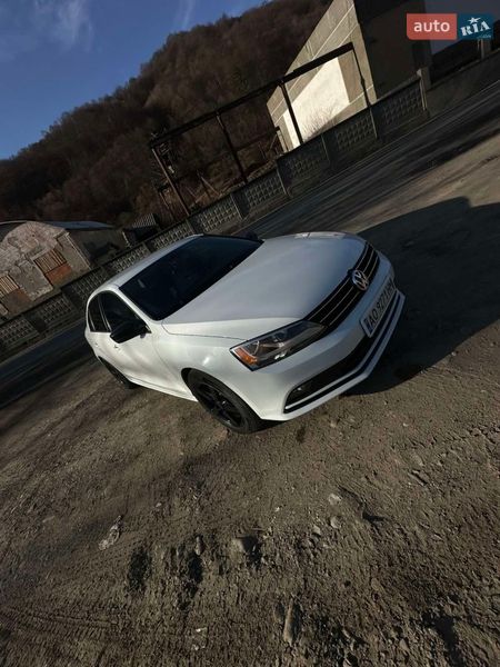Седан Volkswagen Jetta 2015 в Рахове