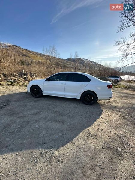 Седан Volkswagen Jetta 2015 в Рахове