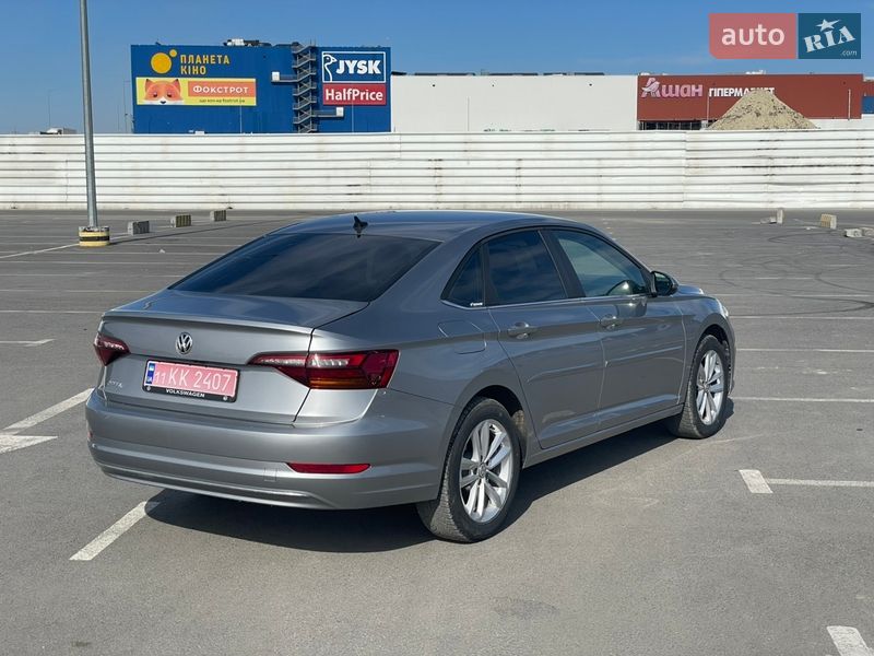 Седан Volkswagen Jetta 2019 в Львове