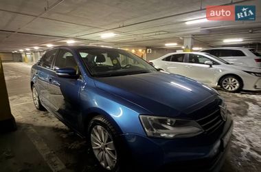 Седан Volkswagen Jetta 2015 в Львові