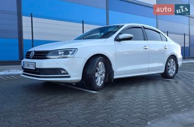 Седан Volkswagen Jetta 2016 в Львові