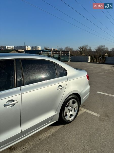 Седан Volkswagen Jetta 2013 в Ирпене