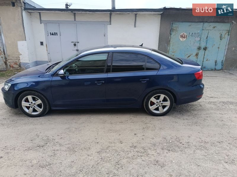 Седан Volkswagen Jetta 2011 в Черновцах