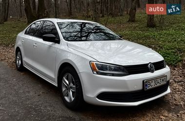 Седан Volkswagen Jetta 2012 в Львові