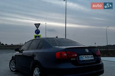 Седан Volkswagen Jetta 2011 в Львові