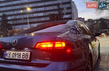 Седан Volkswagen Jetta 2016 в Днепре